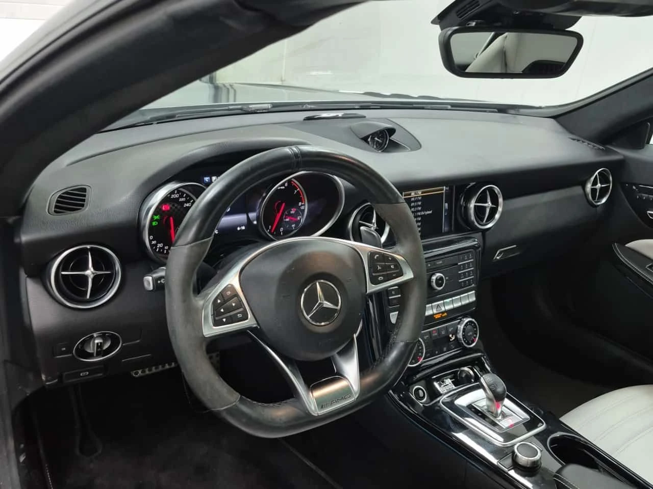 Mercedes-Benz SLC * AMG 43 * CARFAX * ЦЕНА ДО БГ, снимка 10 - Автомобили и джипове - 54113563