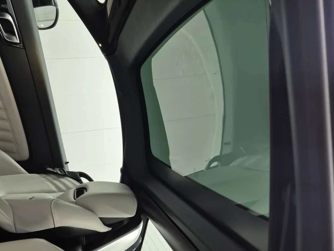 Mercedes-Benz SLC * AMG 43 * CARFAX * ЦЕНА ДО БГ, снимка 12 - Автомобили и джипове - 54113563