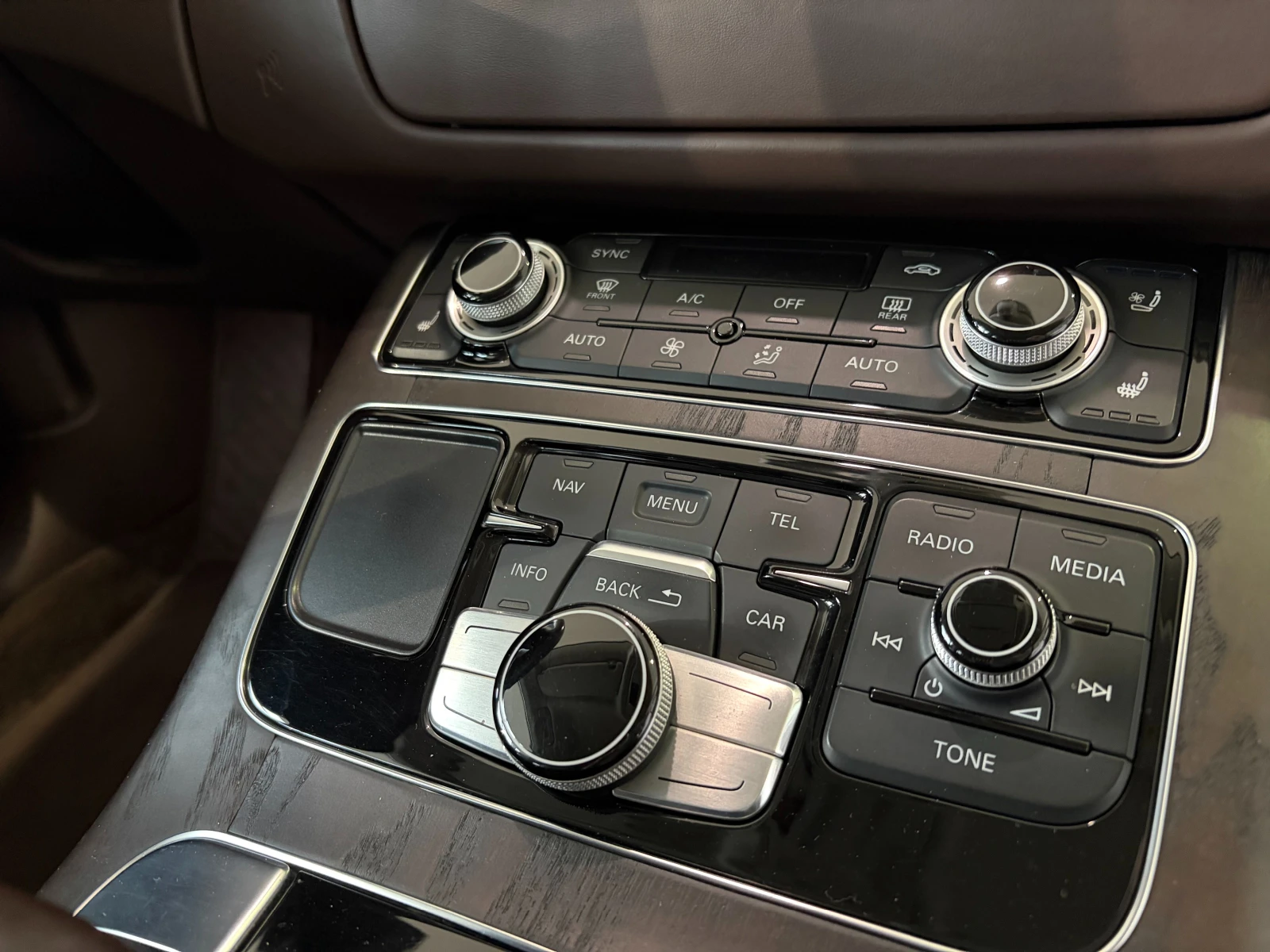 Audi A8 V8 4.2 TDI | Matrix | HUD | Massage | Air, снимка 12 - Автомобили и джипове - 54204750