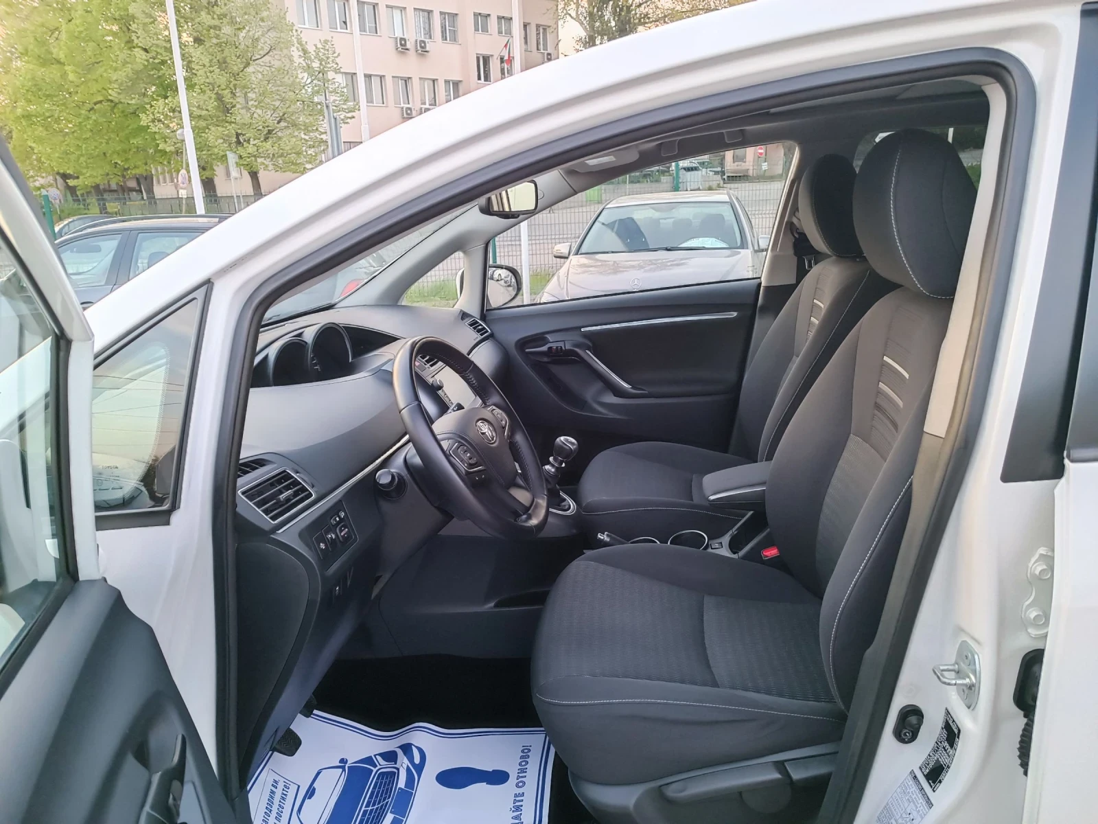 Toyota Verso 1.8i-147kc-���������-�����-6��-7�-NAVI | Mobile.bg � ����������� 10