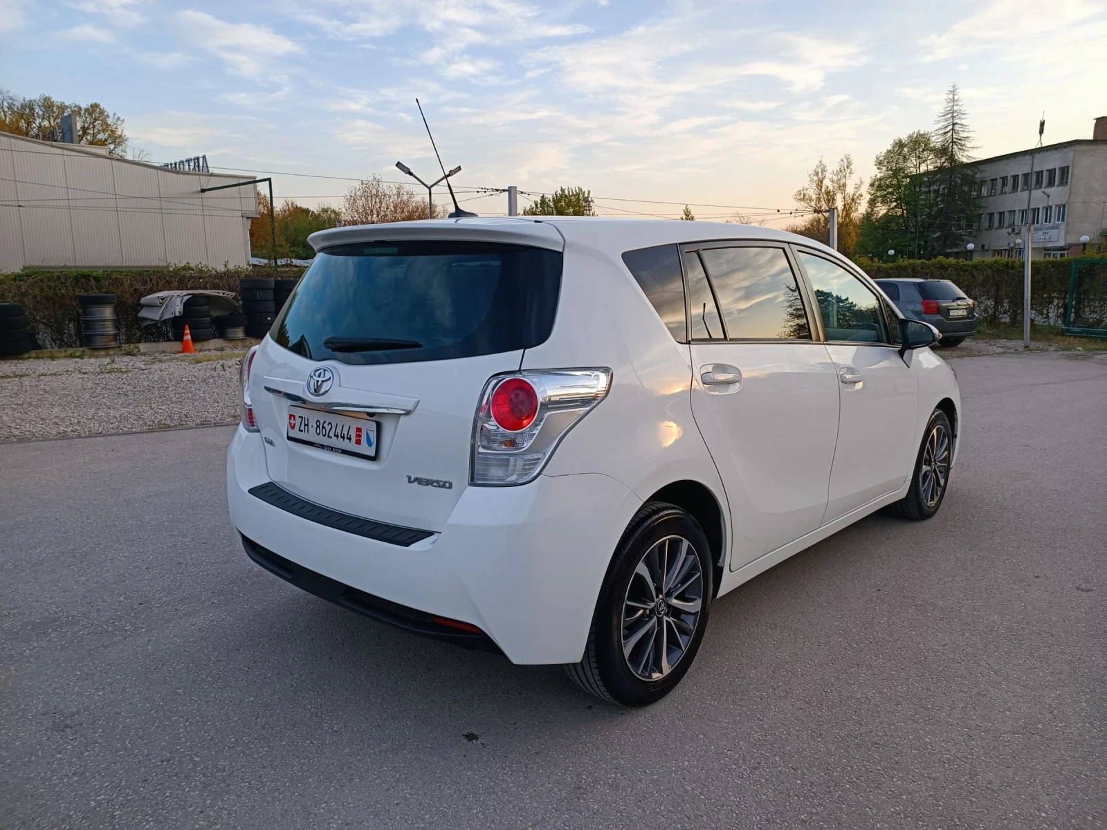 Toyota Verso 1.8i-147kc-���������-�����-6��-7�-NAVI | Mobile.bg � ����������� 3