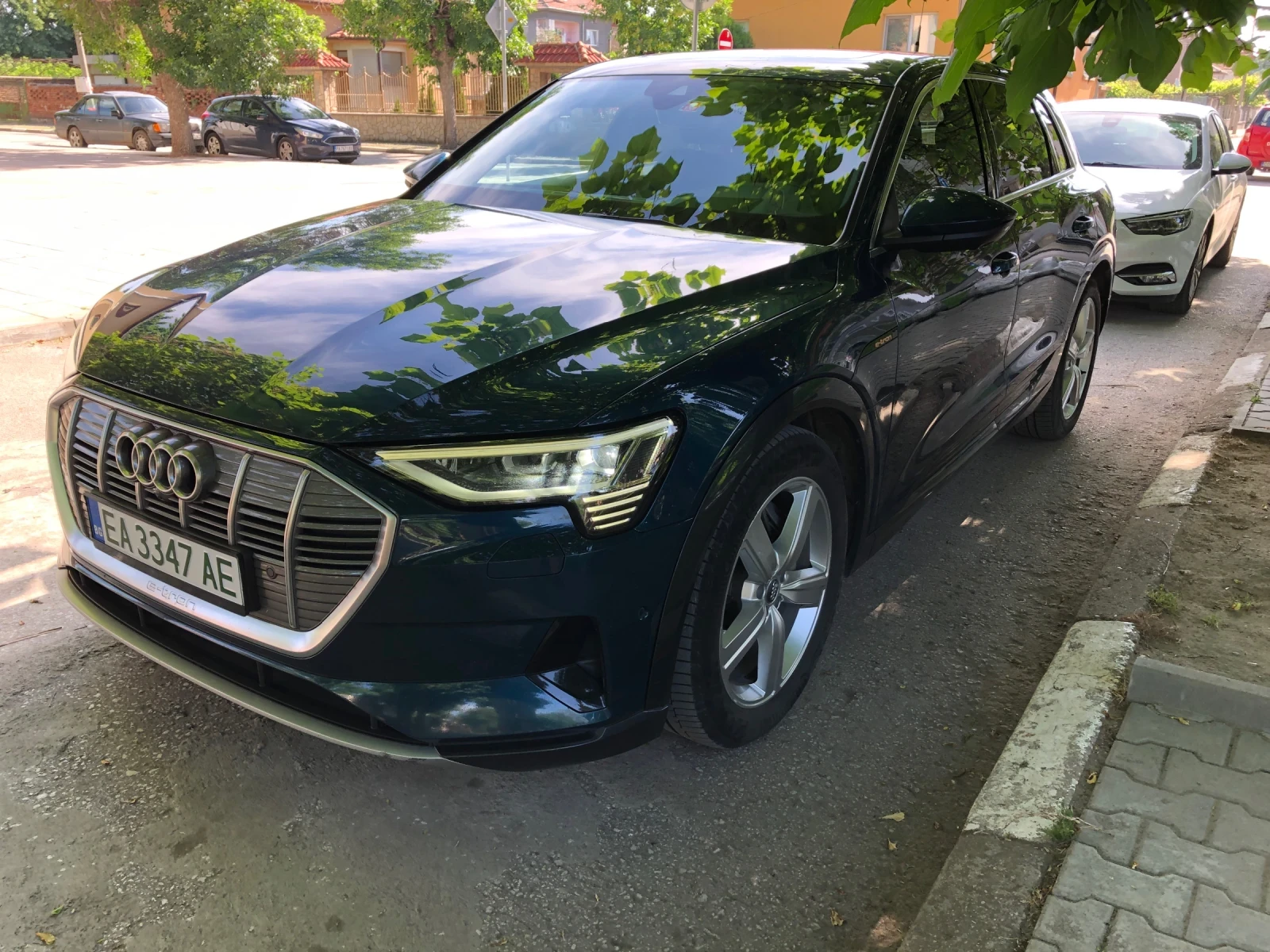 Audi E-Tron, снимка 2 - Автомобили и джипове - 54696429
