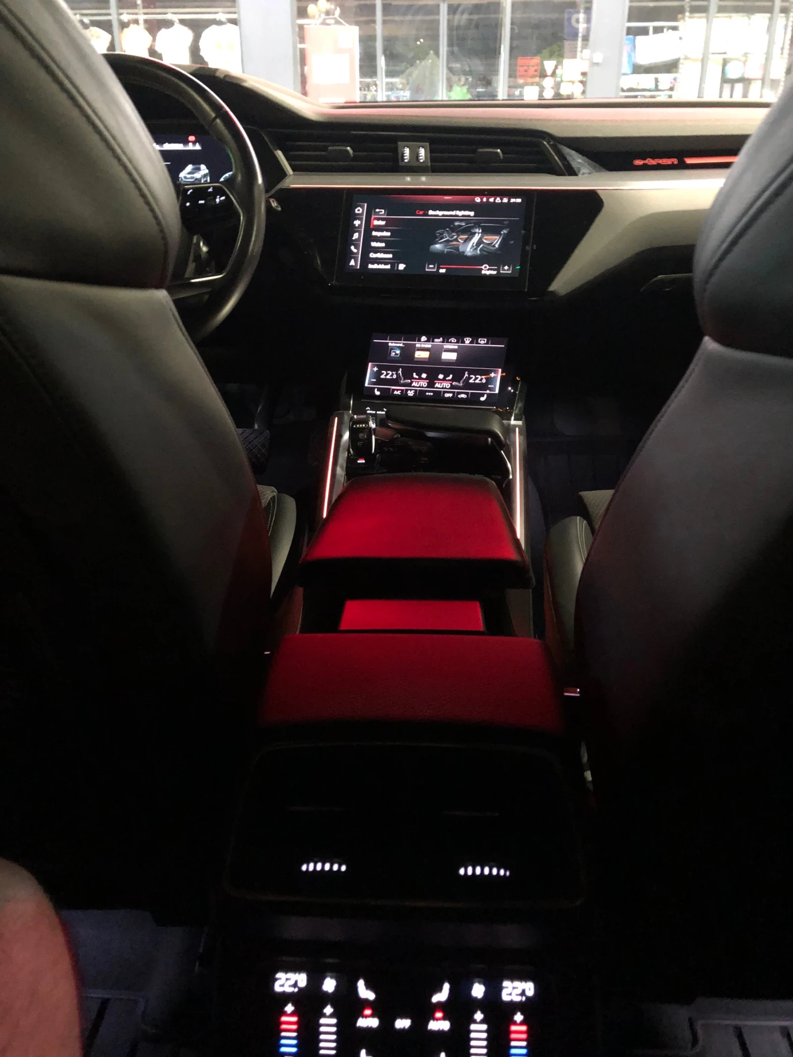 Audi E-Tron, снимка 10 - Автомобили и джипове - 54696429