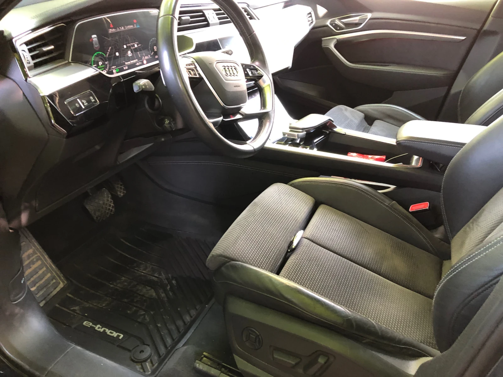 Audi E-Tron, снимка 3 - Автомобили и джипове - 54696429