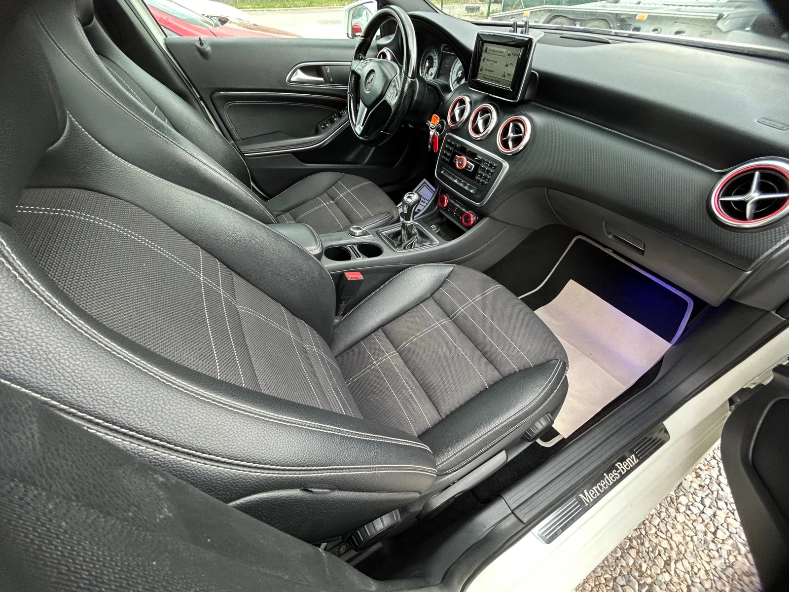 Mercedes-Benz A 200 1.8CDi/LED/136k.c./NAVi/ПАНОРАМА/EURO 5, снимка 13 - Автомобили и джипове - 55210889