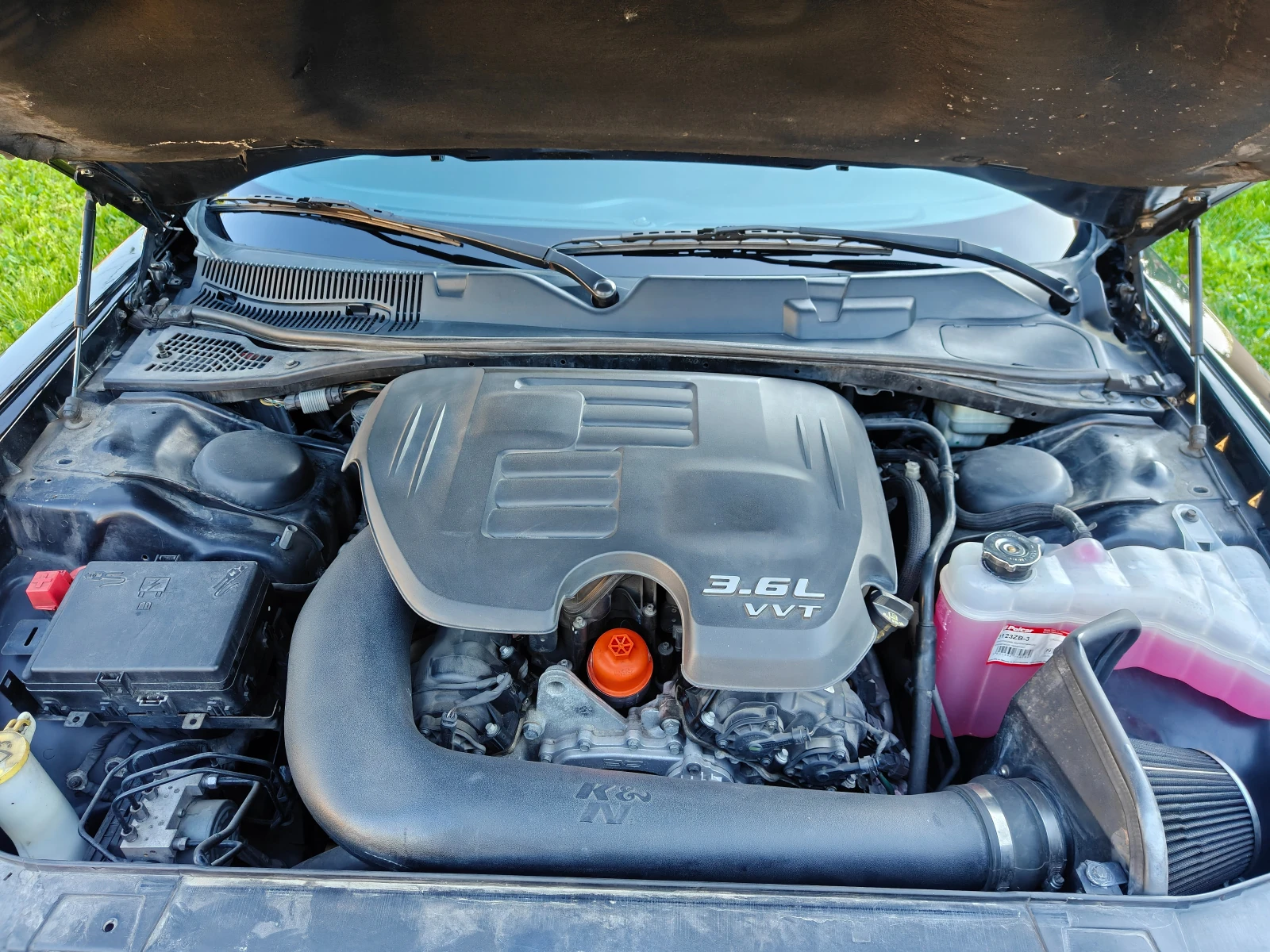 Dodge Challenger 3.6 V6 SXT Plus, снимка 16 - Автомобили и джипове - 55532415
