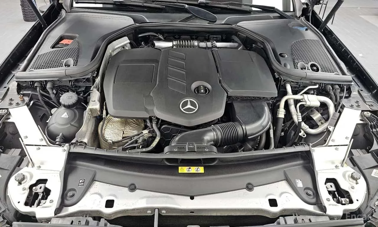 Mercedes-Benz E 220 d * Coupe * AMG * Head up * Панорама * , снимка 6 - Автомобили и джипове - 56217554