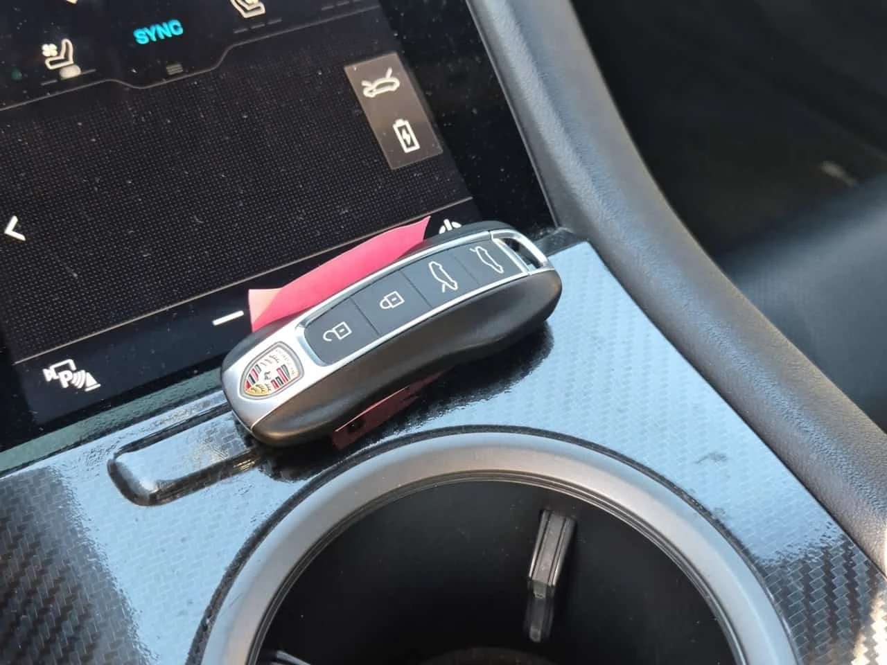 Porsche Taycan Sedan 4s  CARFAX | Mobile.bg � ����������� 8