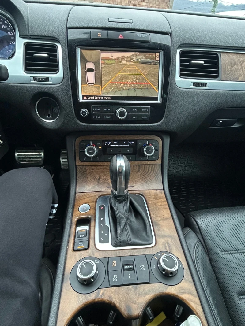 VW Touareg   VW Touareg 3.0TDI R-Line 360КАМЕРИ/Обдухване/Пан, снимка 10 - Автомобили и джипове - 52868119