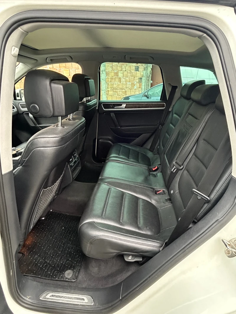 VW Touareg   VW Touareg 3.0TDI R-Line 360КАМЕРИ/Обдухване/Пан, снимка 12 - Автомобили и джипове - 52868119