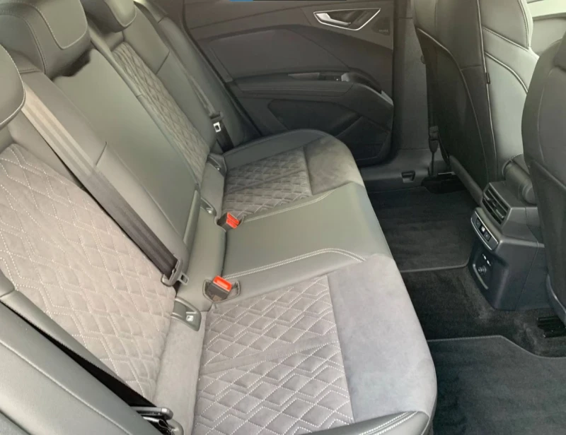 Audi Q4 Quattro* Sportback* e-tron* 45* S-Line, снимка 5 - Автомобили и джипове - 53000775