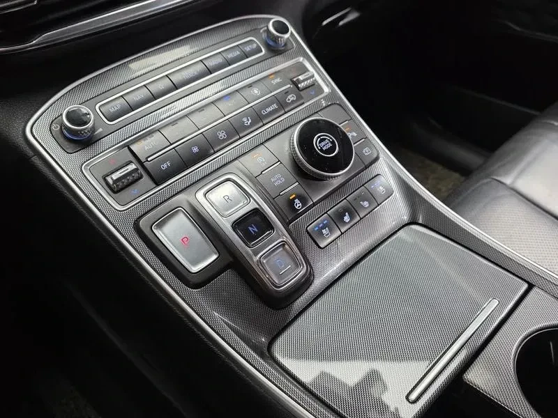 Hyundai Santa fe Diesel 2.2 2WD| 199к.с.| ВКЛ.ТЕХНОТЕСТ и 3м.Г.О, снимка 4 - Автомобили и джипове - 55145837