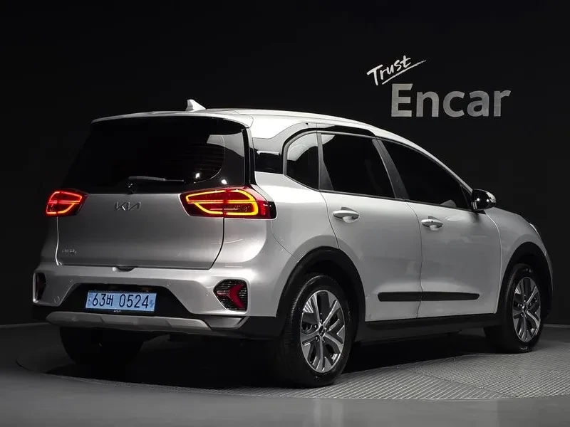 Kia Niro Plus Air, снимка 2 - Автомобили и джипове - 56532600