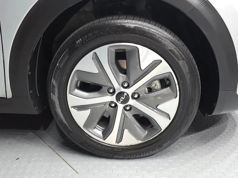 Kia Niro Plus Air, снимка 5 - Автомобили и джипове - 56532600