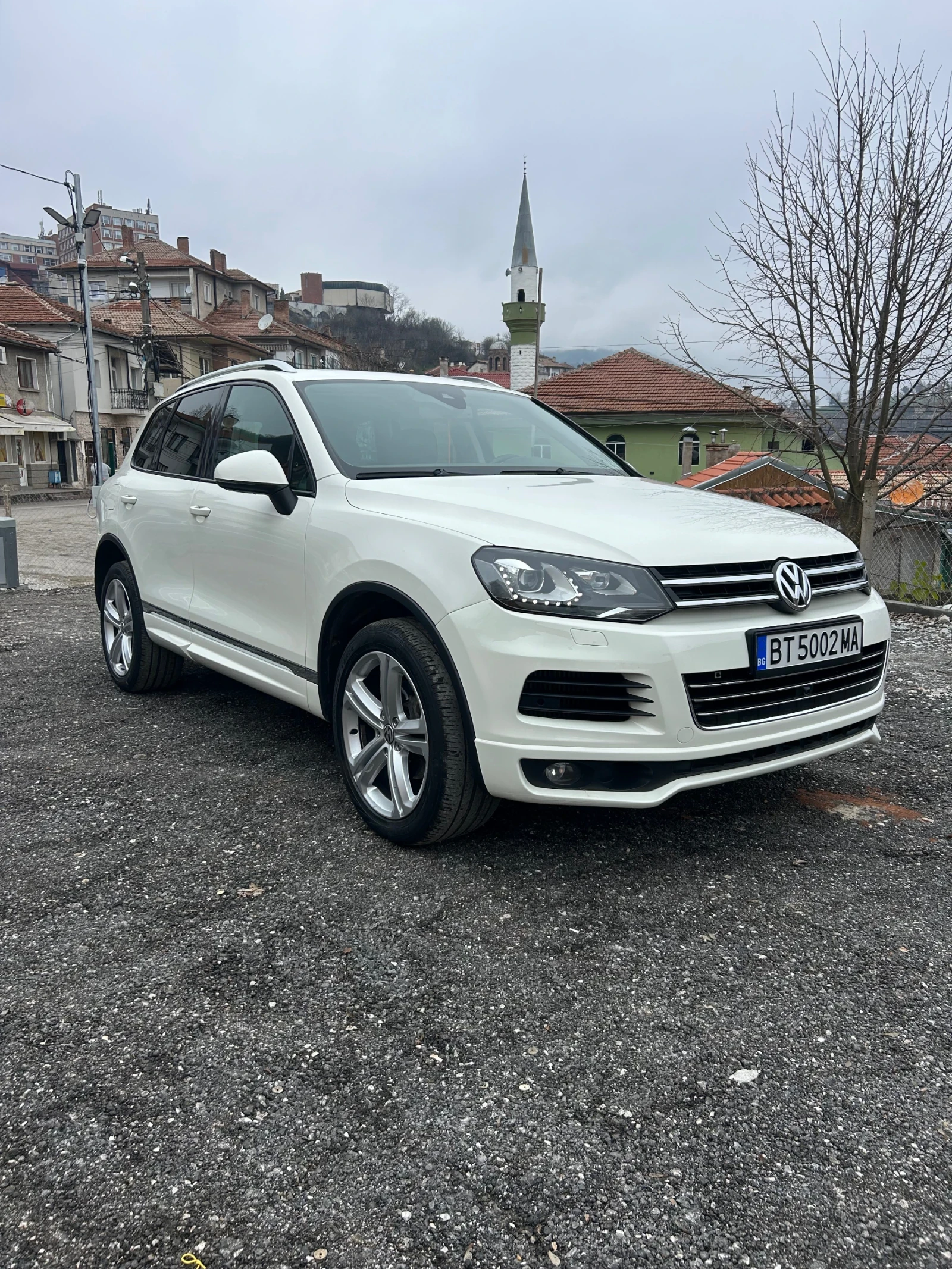 VW Touareg   VW Touareg 3.0TDI R-Line 360КАМЕРИ/Обдухване/Пан - изображение 3