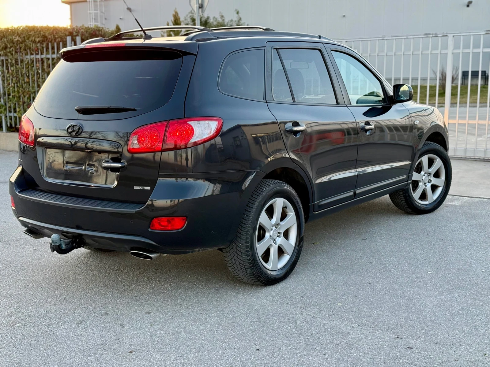 Hyundai Santa fe 2.7i GLS V6 / НАВИГАЦИЯ/ КАМЕРА / КОЖА / ТЕГЛИЧ/, снимка 4 - Автомобили и джипове - 53758312