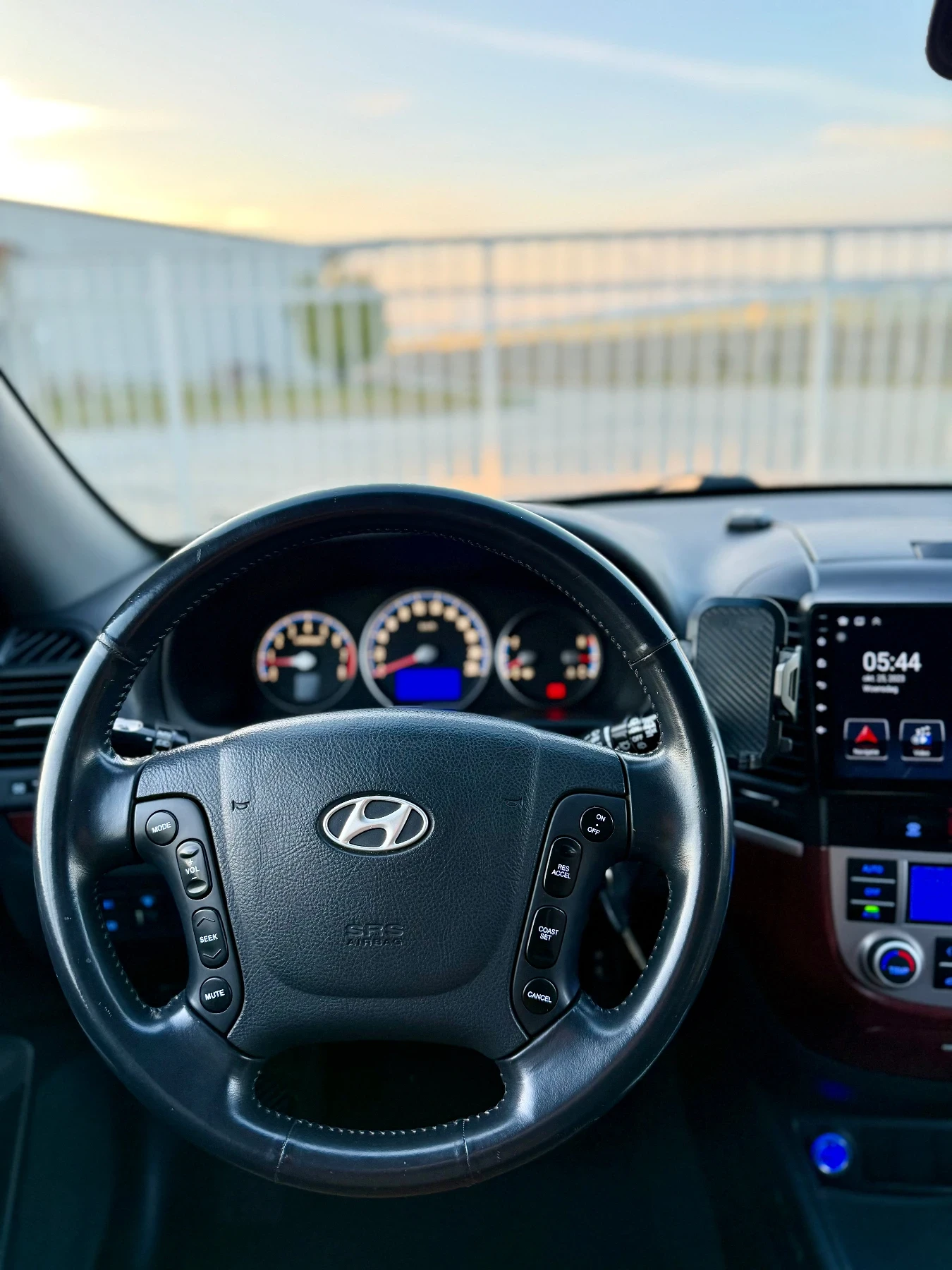 Hyundai Santa fe 2.7i GLS V6 / НАВИГАЦИЯ/ КАМЕРА / КОЖА / ТЕГЛИЧ/, снимка 11 - Автомобили и джипове - 53758312