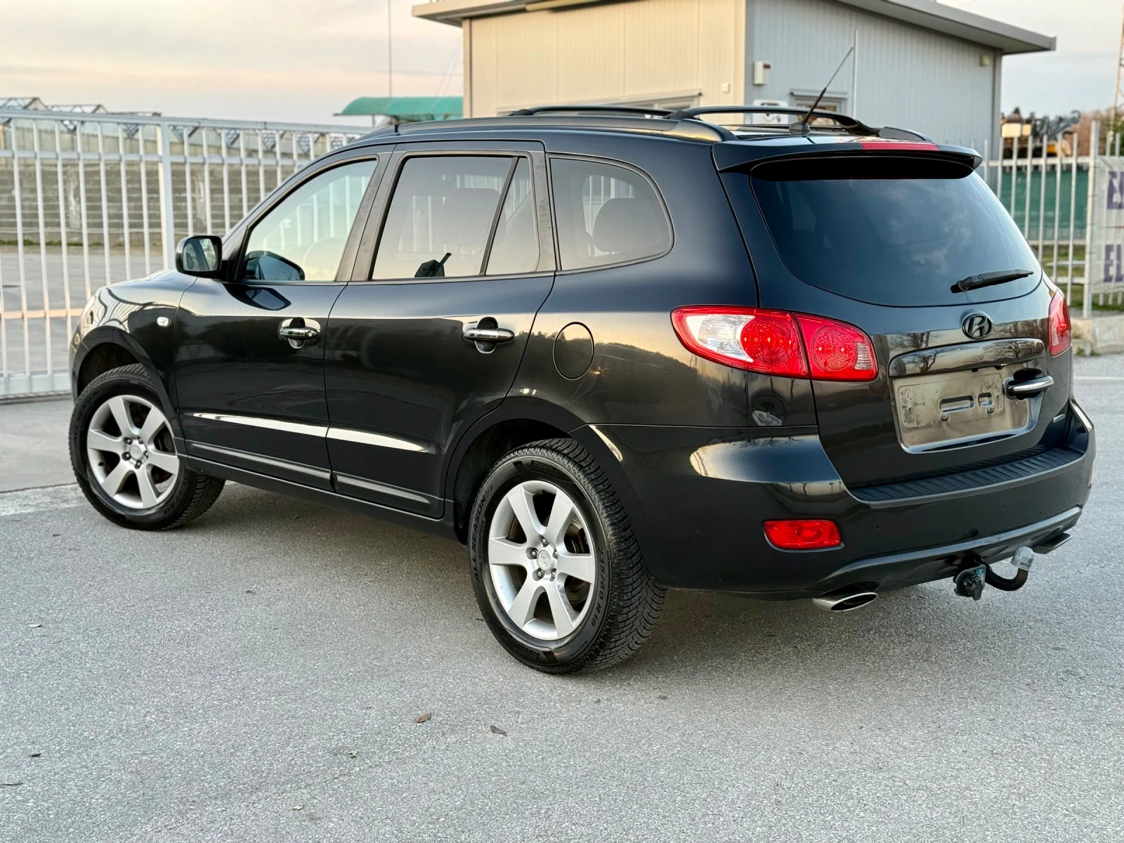 Hyundai Santa fe 2.7i GLS V6 / НАВИГАЦИЯ/ КАМЕРА / КОЖА / ТЕГЛИЧ/, снимка 5 - Автомобили и джипове - 53758312