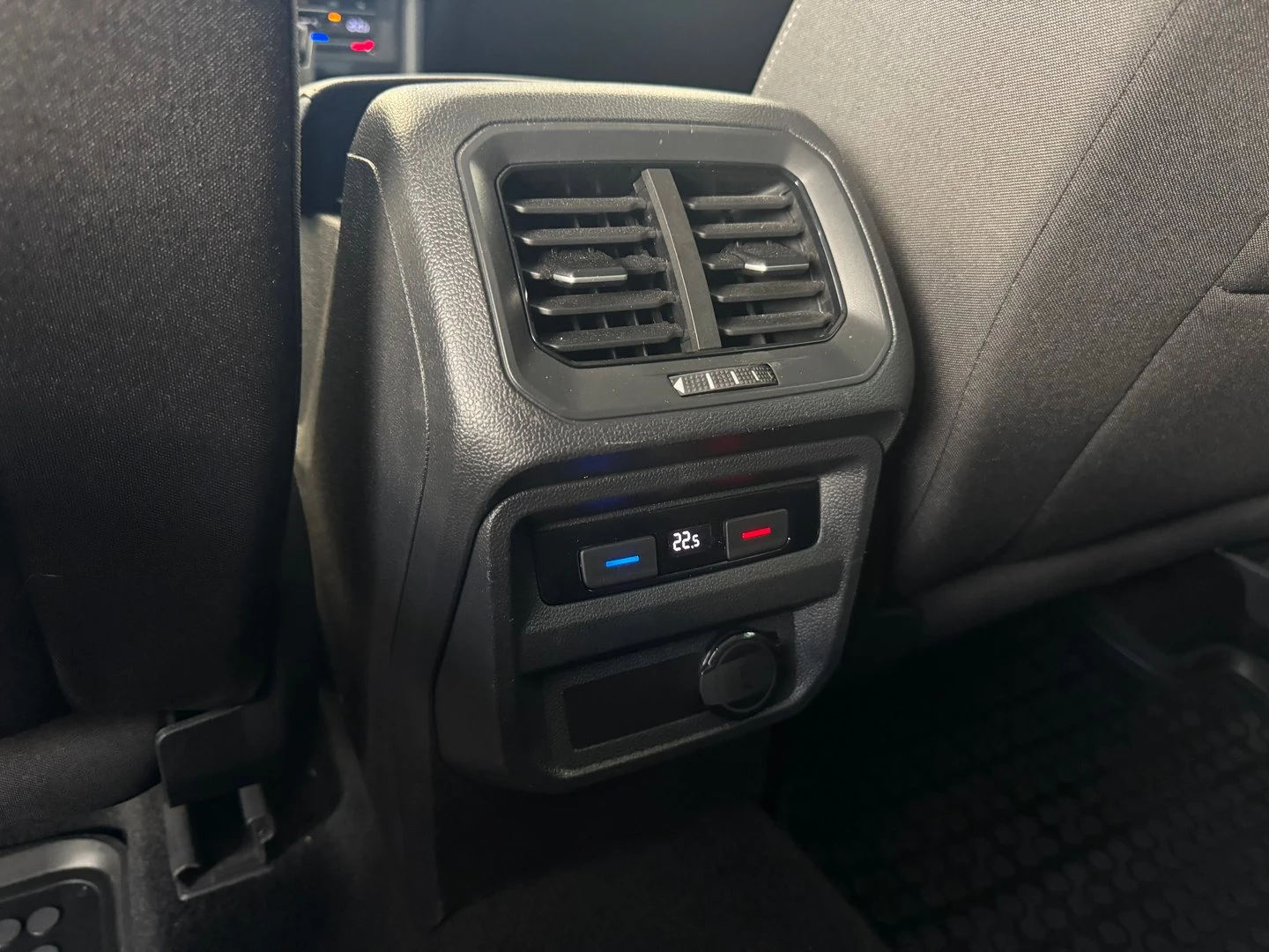 VW Tiguan, снимка 9 - Автомобили и джипове - 56209386