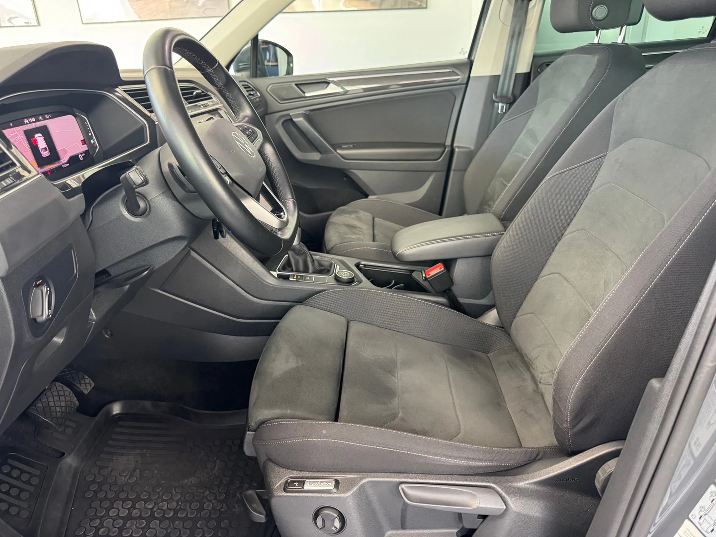 VW Tiguan, снимка 5 - Автомобили и джипове - 56209386