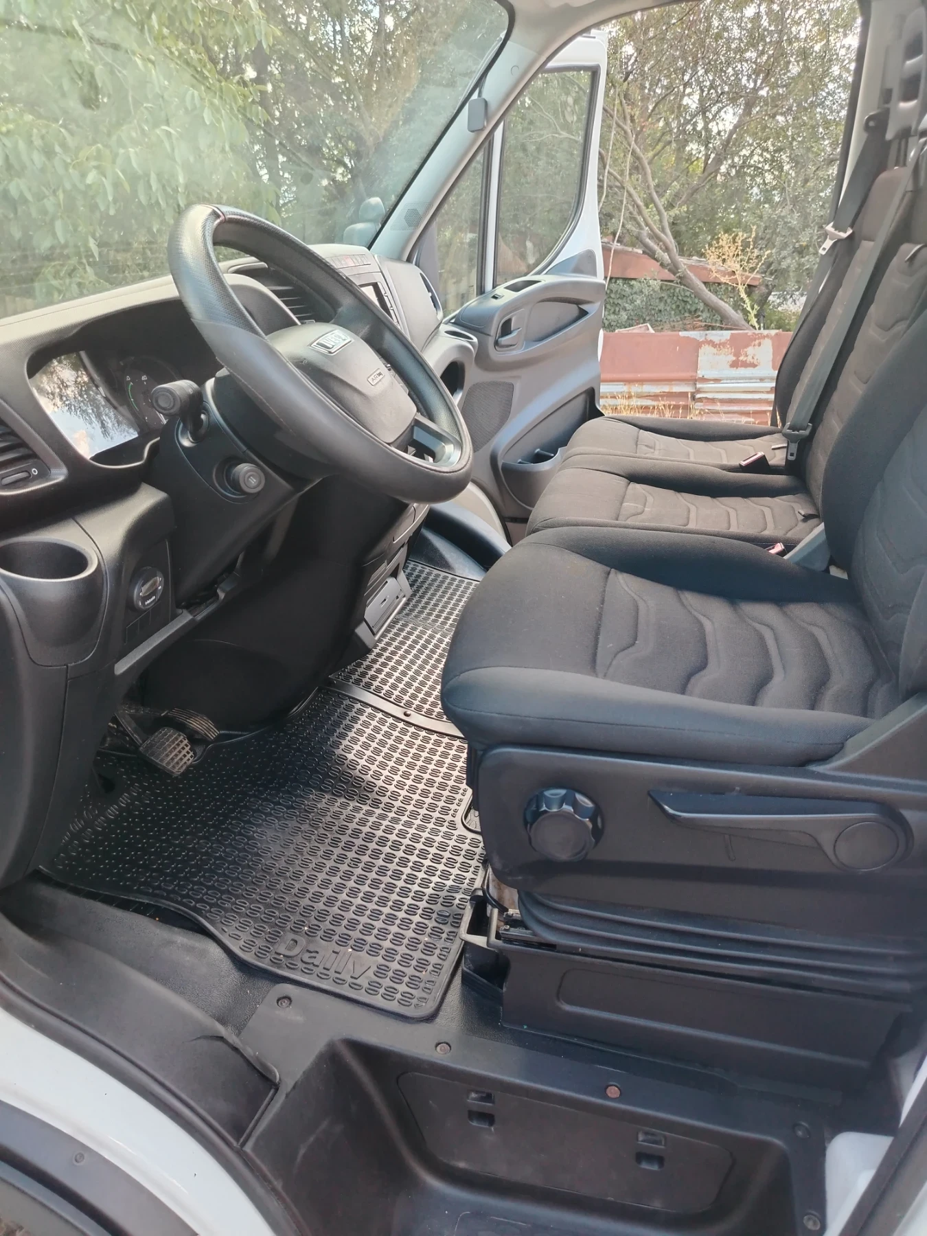 Iveco Daily 3.000 Dizel170ks. , снимка 9 - Бусове и автобуси - 55951612