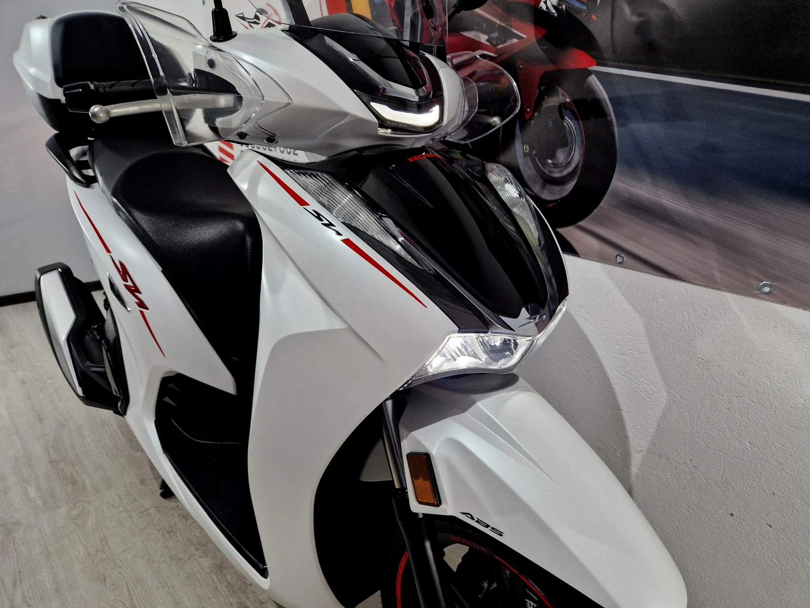 Honda Sh 350i SPORT ABS, LED, TC 2022г., снимка 16 - Мотоциклети и мототехника - 55139347