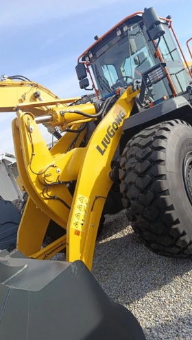 Челен товарач LiuGong 856T, снимка 7