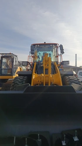 Челен товарач LiuGong 856T, снимка 8