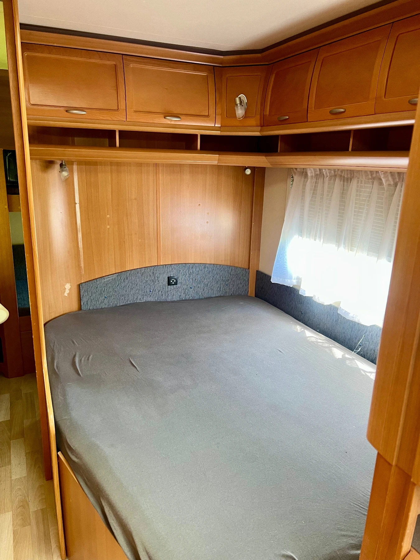Каравана Hobby Prestige 650, снимка 7 - Каравани и кемпери - 54471138