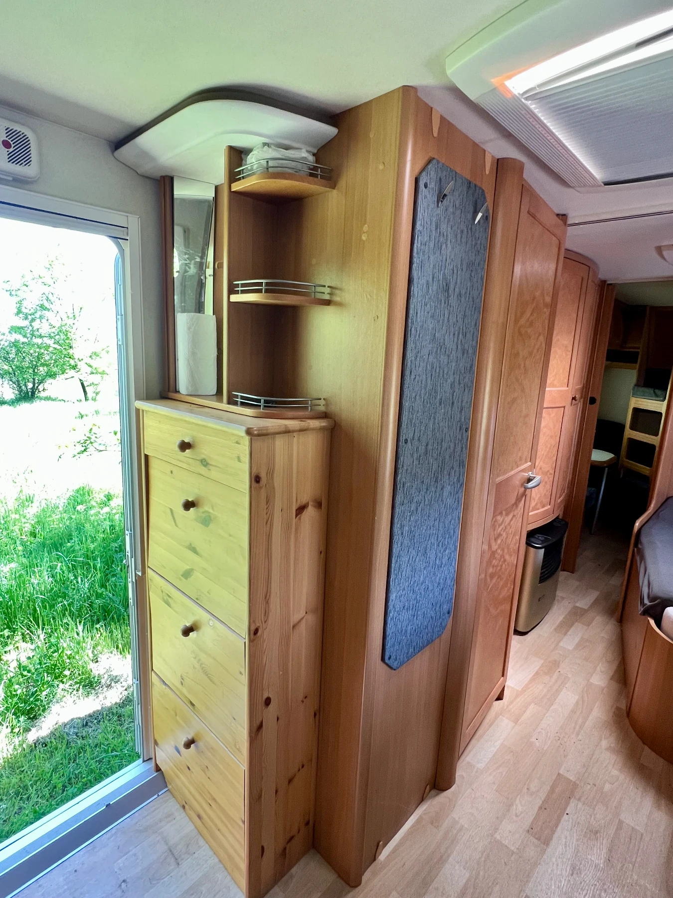 Каравана Hobby Prestige 650, снимка 12 - Каравани и кемпери - 54471138