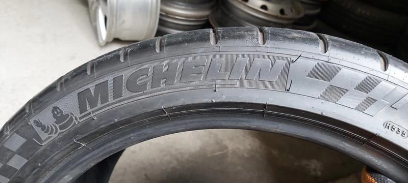 Гуми Летни 275/35R19, снимка 5 - Гуми и джанти - 32282662