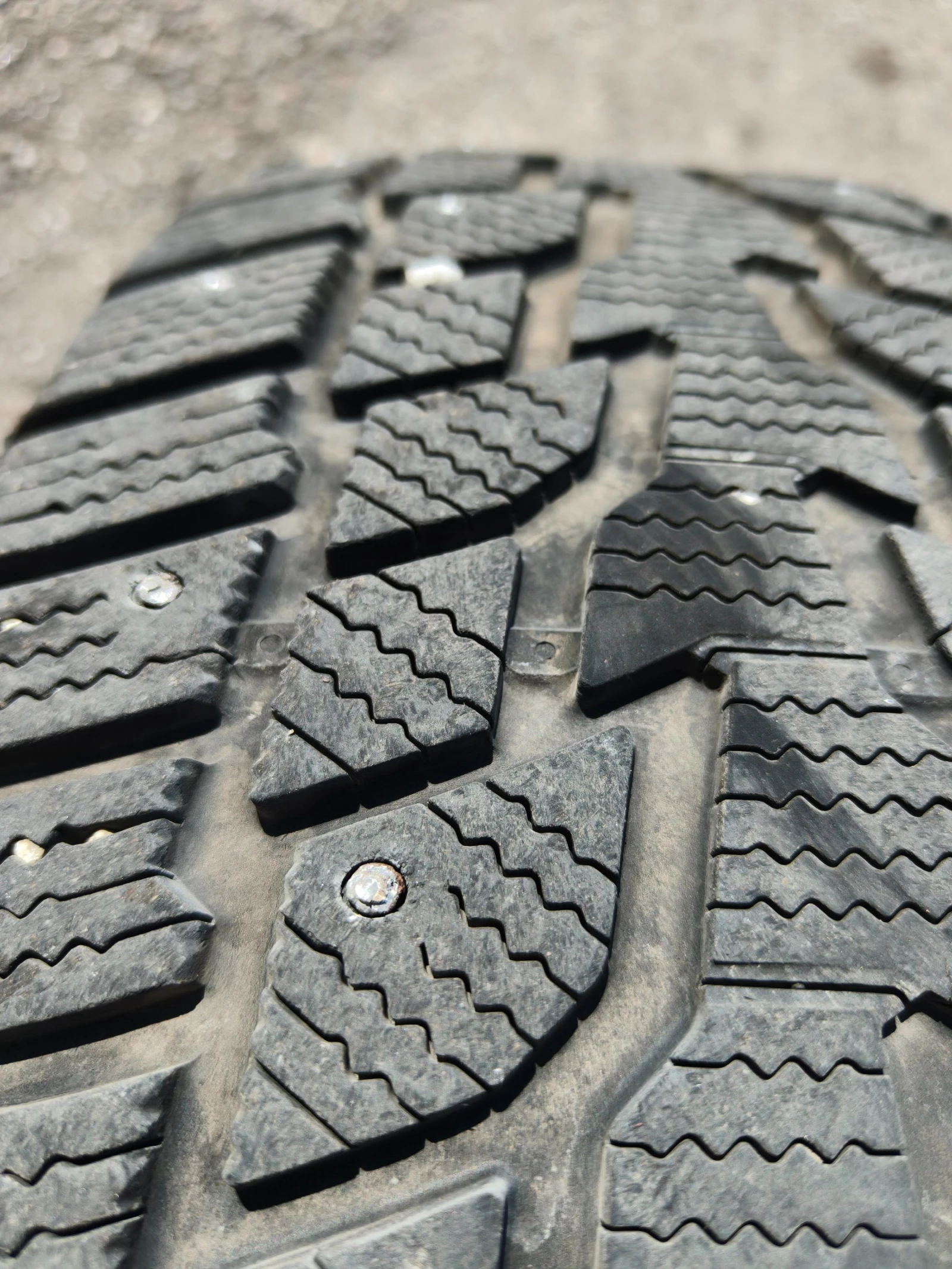 Гуми Зимни 235/55R19, снимка 2 - Гуми и джанти - 54848624