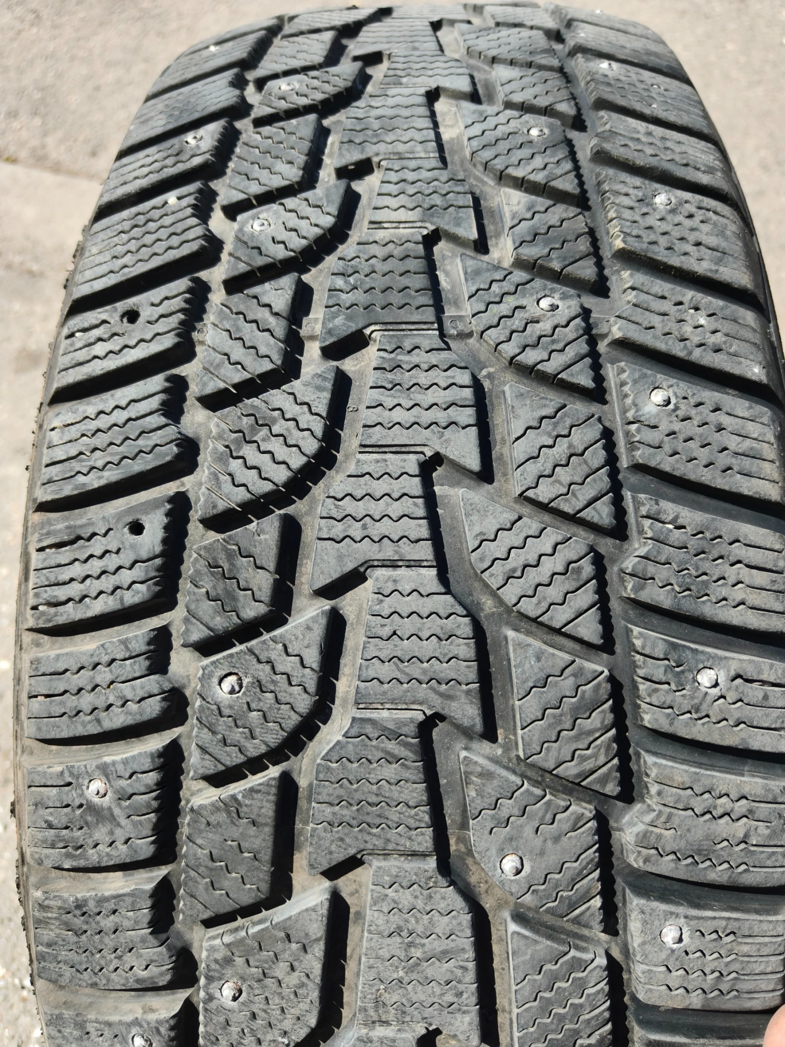 Гуми Зимни 235/55R19, снимка 3 - Гуми и джанти - 54848624
