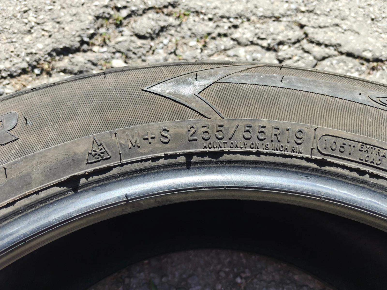 Гуми Зимни 235/55R19, снимка 7 - Гуми и джанти - 54848624