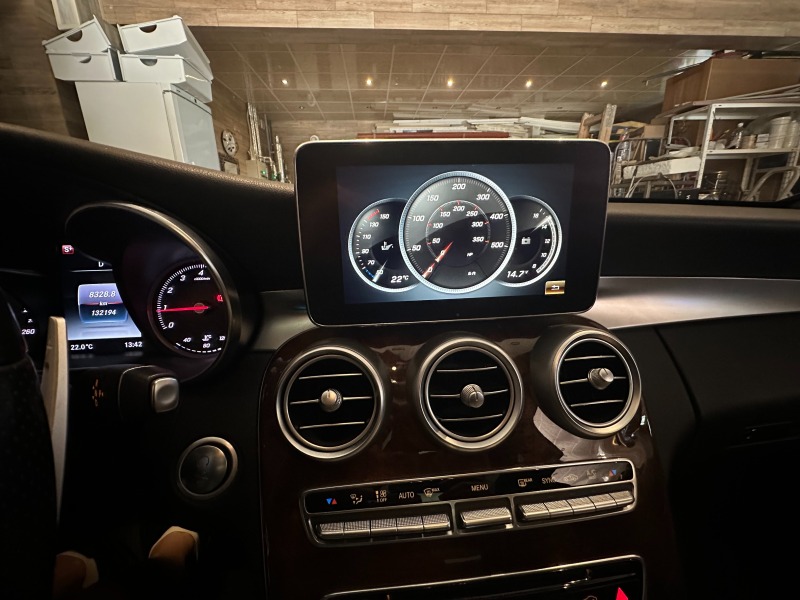 Mercedes-Benz C 400 Burmester* Panorama* KEYLESS-GO, снимка 7 - Автомобили и джипове - 43654873