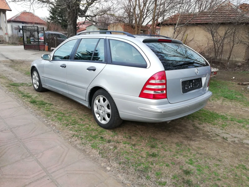 Mercedes-Benz C 220, снимка 2 - Автомобили и джипове - 49458793