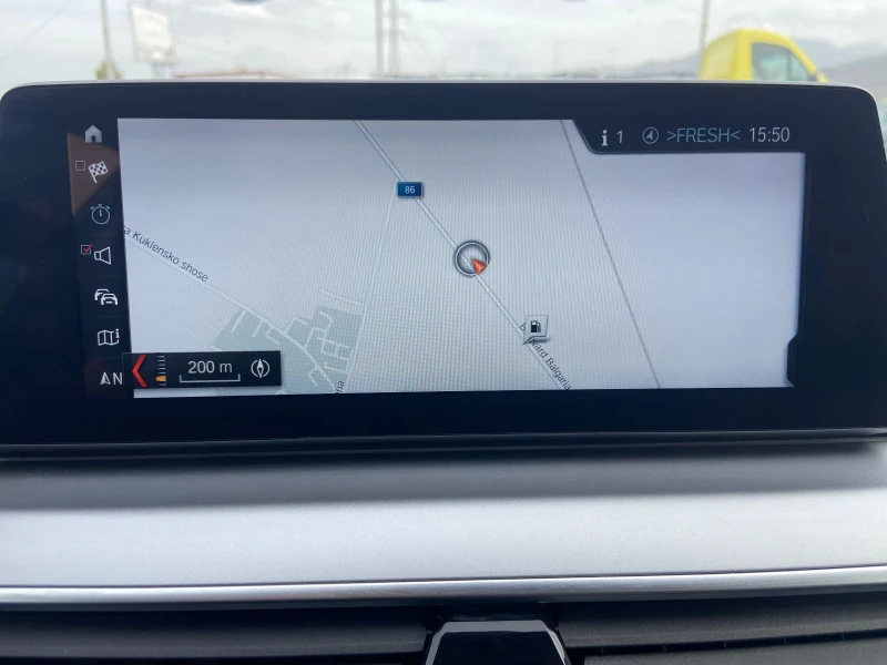 BMW 530 M Paket DISTRONIK HEAD UP HARMAN KARDON, снимка 11 - Автомобили и джипове - 52378282