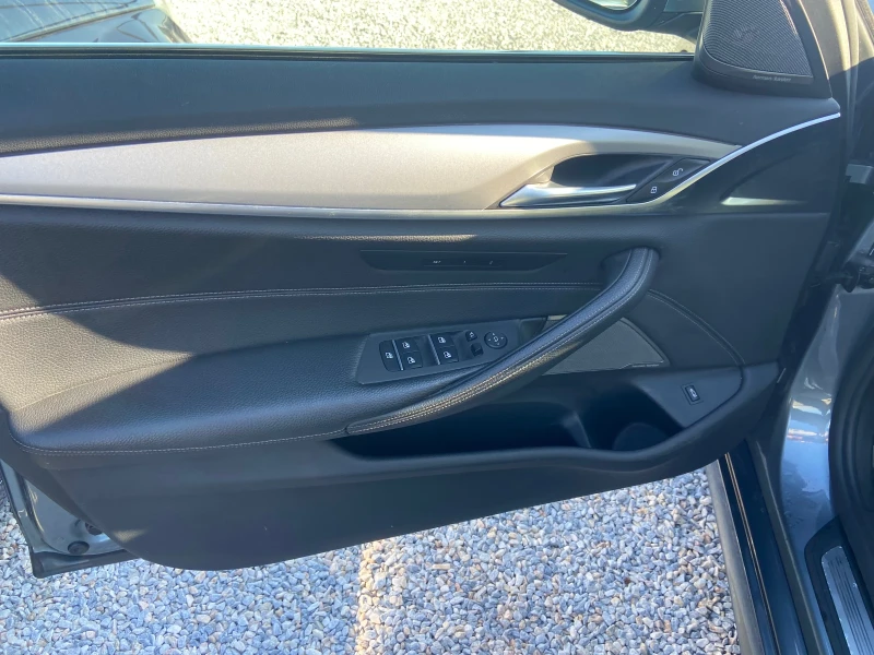 BMW 530 M Paket DISTRONIK HEAD UP HARMAN KARDON, снимка 8 - Автомобили и джипове - 52378282