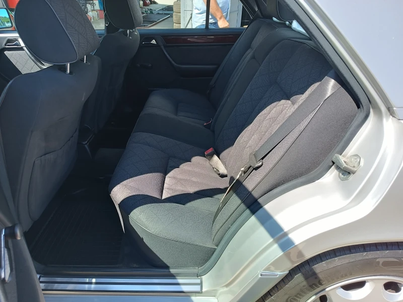 Mercedes-Benz E 200 2.0i МНОГО ХУБАВ!, снимка 13 - Автомобили и джипове - 51855158