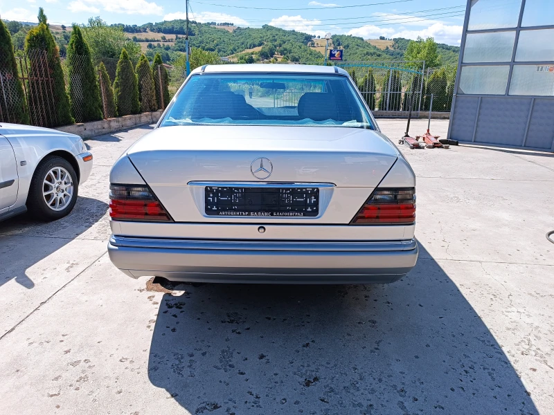 Mercedes-Benz E 200 2.0i МНОГО ХУБАВ!, снимка 6 - Автомобили и джипове - 51855158