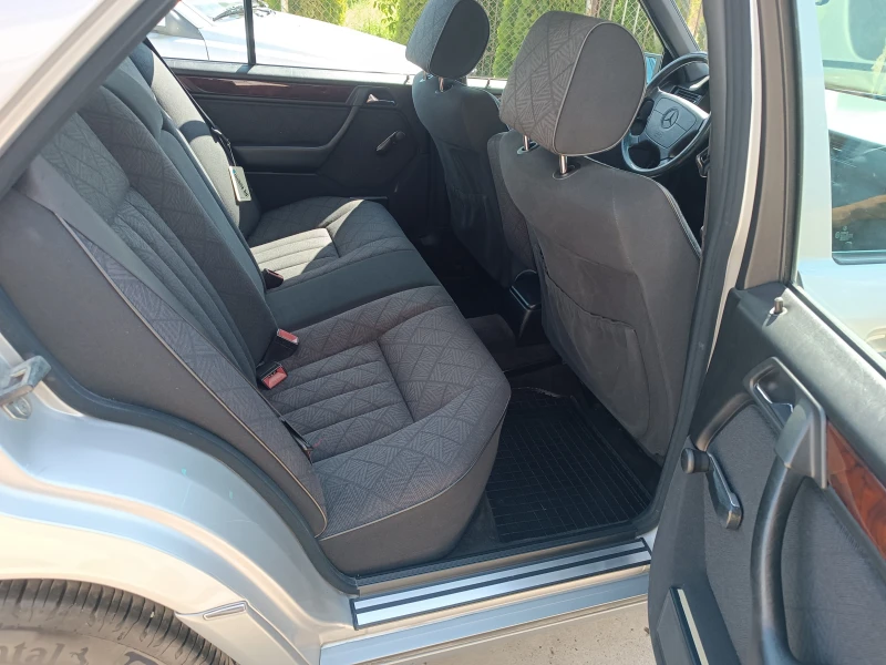 Mercedes-Benz E 200 2.0i МНОГО ХУБАВ!, снимка 12 - Автомобили и джипове - 51855158