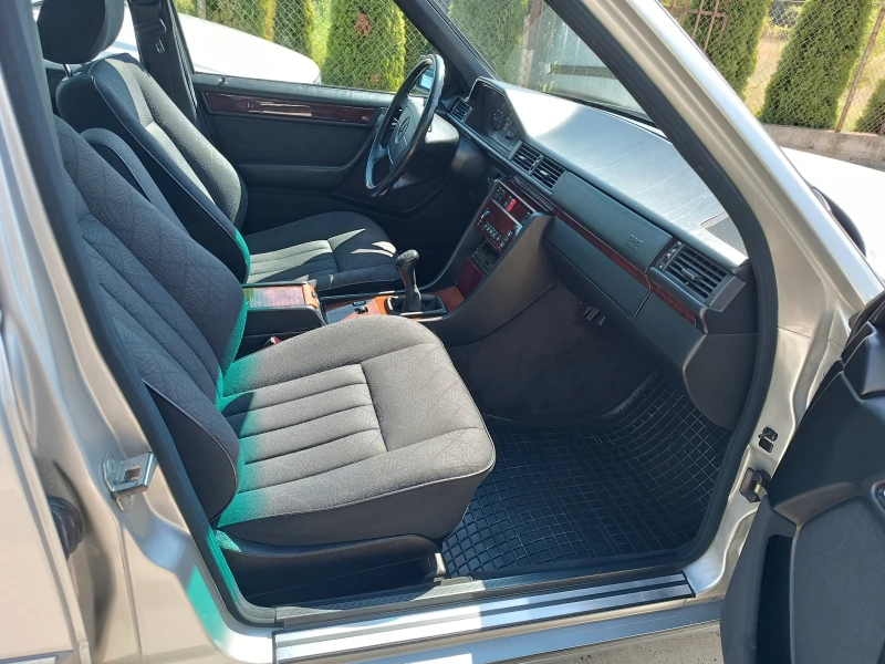 Mercedes-Benz E 200 2.0i МНОГО ХУБАВ!, снимка 10 - Автомобили и джипове - 51855158