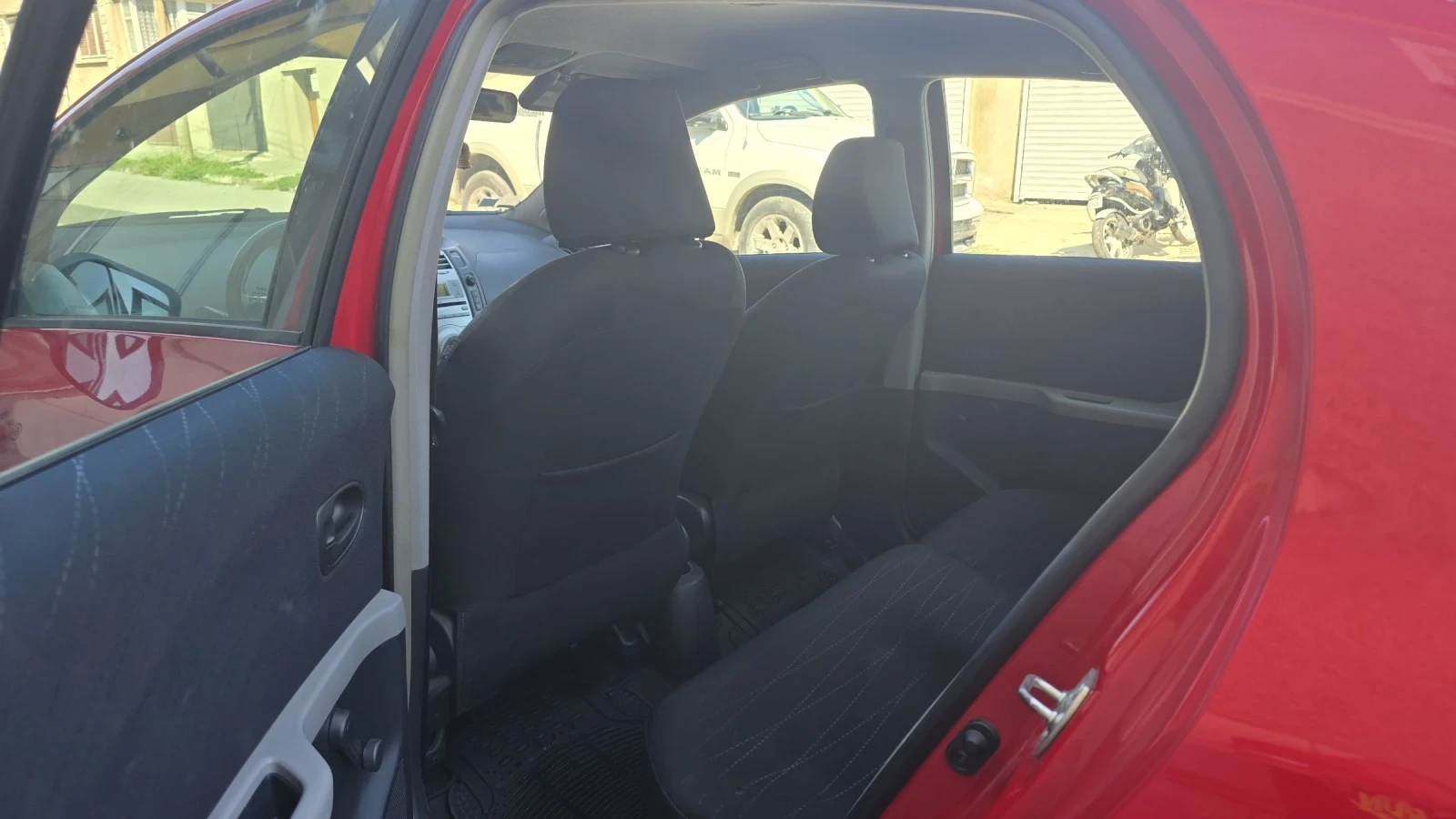 Toyota Yaris 1.3i - изображение 6