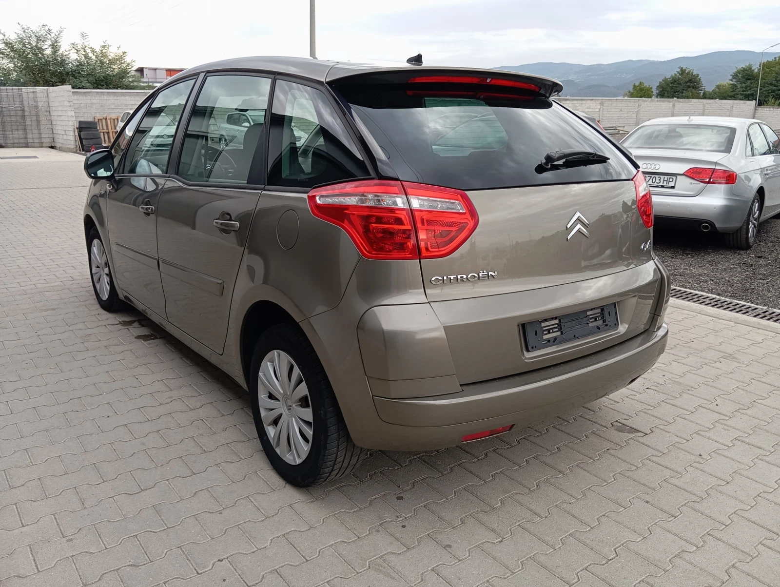 Citroen C4 Picasso 143000 km. - изображение 4