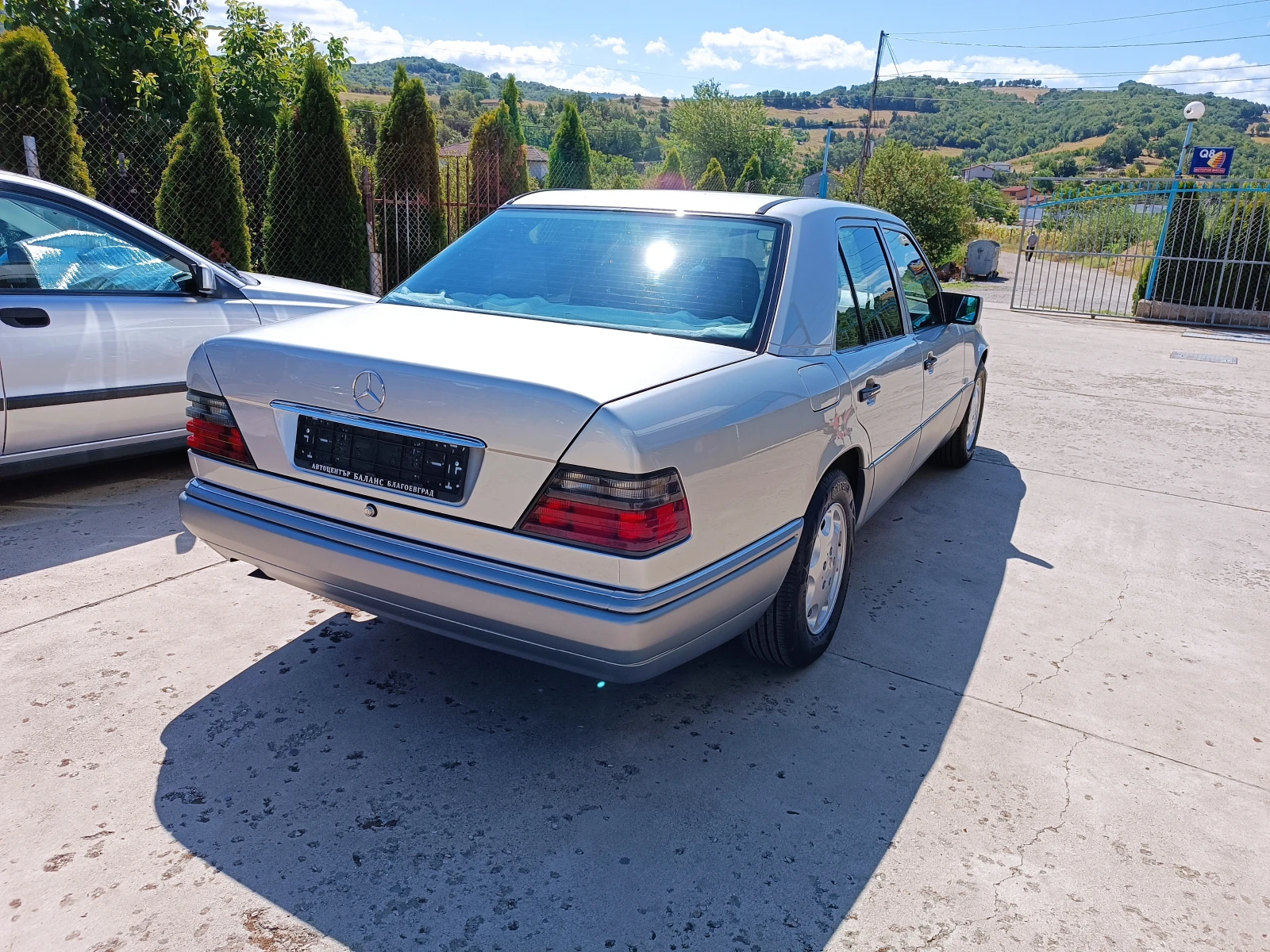 Mercedes-Benz E 200 2.0i МНОГО ХУБАВ! - изображение 7