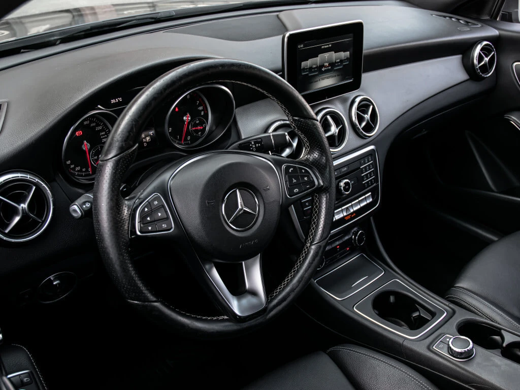 Mercedes-Benz CLA 250 * АВТО КРЕДИТ* ЦЕНА ДО БГ * СЕРВИЗНА ИСТОРИЯ *  - изображение 9