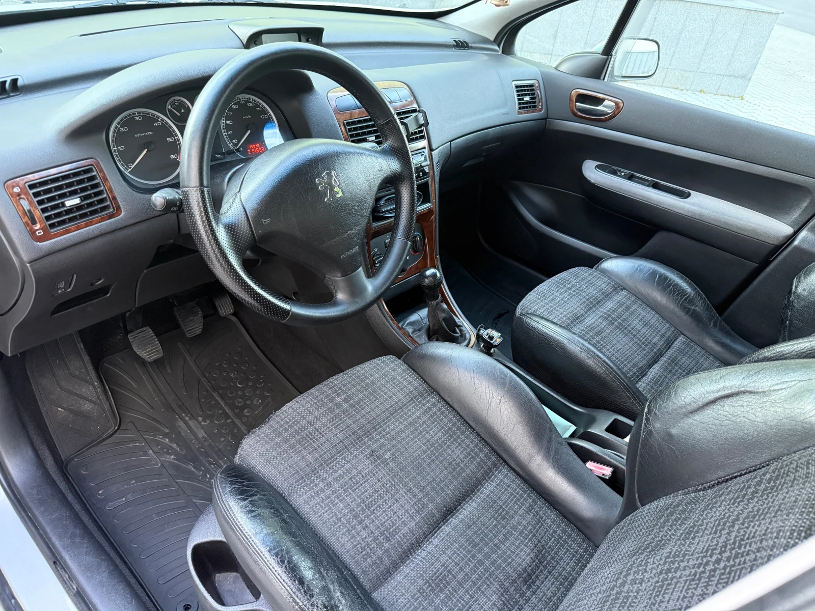 Peugeot 307 2.0 HDI 90к.с КЛИМАТИК* , снимка 10 - Автомобили и джипове - 54639437