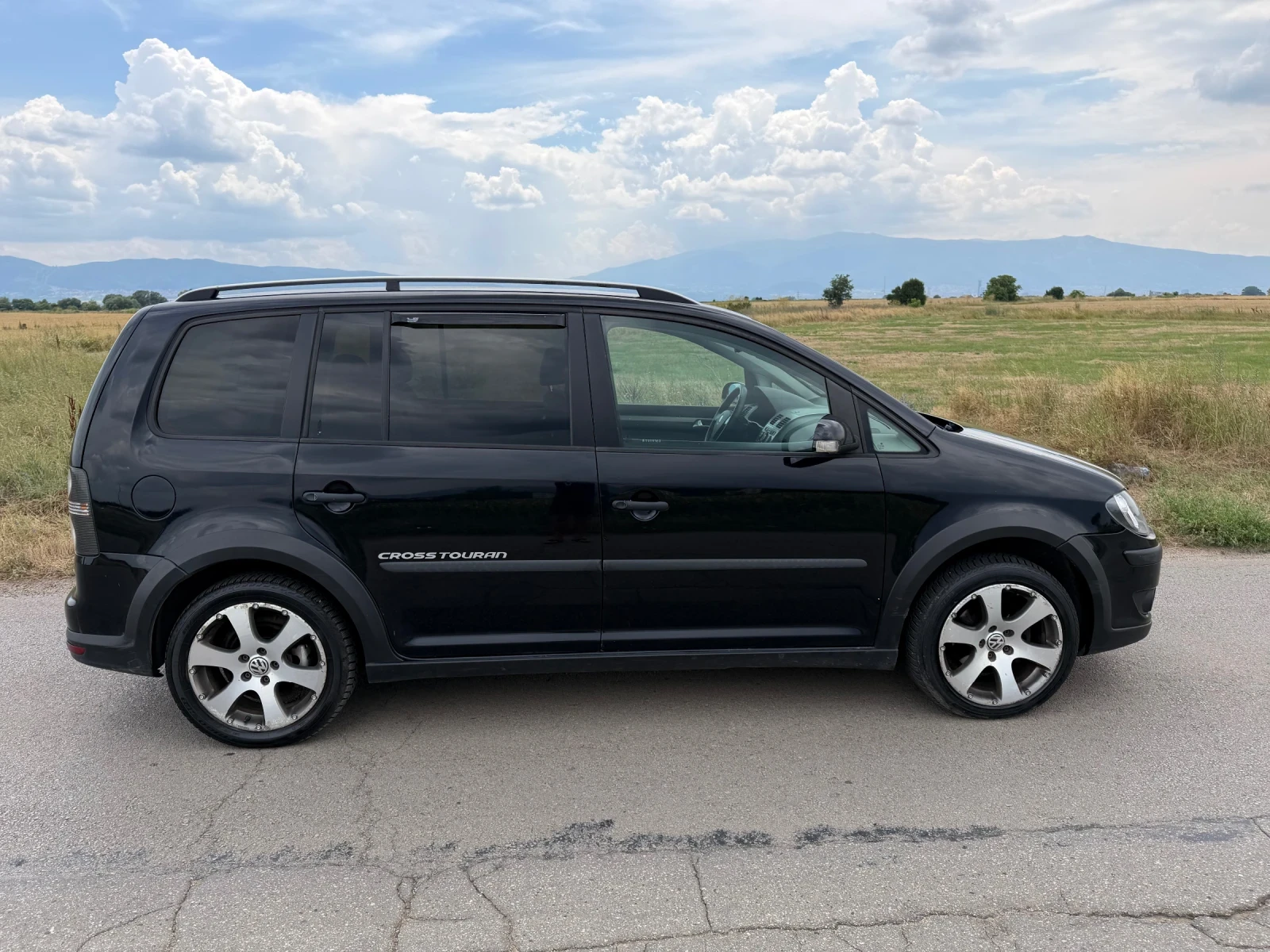 VW Touran Cross Touran 2.0TDI Automatic , снимка 11 - Автомобили и джипове - 55318626