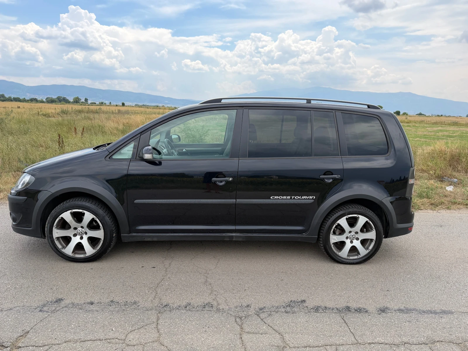 VW Touran Cross Touran 2.0TDI Automatic , снимка 9 - Автомобили и джипове - 55318626