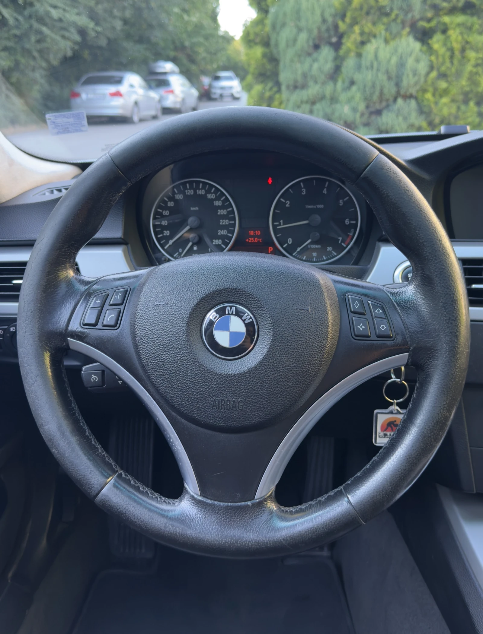 BMW 320 Navi * Автоматик * Кожа * Лизинг, снимка 11 - Автомобили и джипове - 55500347
